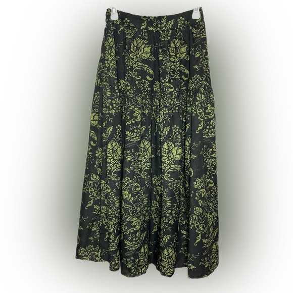 Elegant Black and Green Floral Women's Skirt - Picture 2 of 5